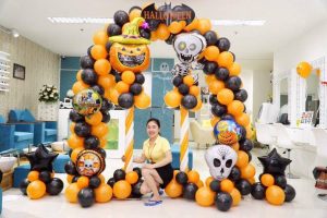 Những cách kết hợp trang trí Halloween bằng bong bóng