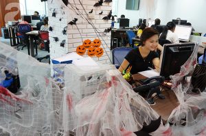 Trang trí Halloween phù hợp với từng phòng/bàn làm việc