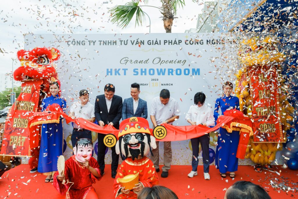 to-chuc-le-khai-truong-showroom