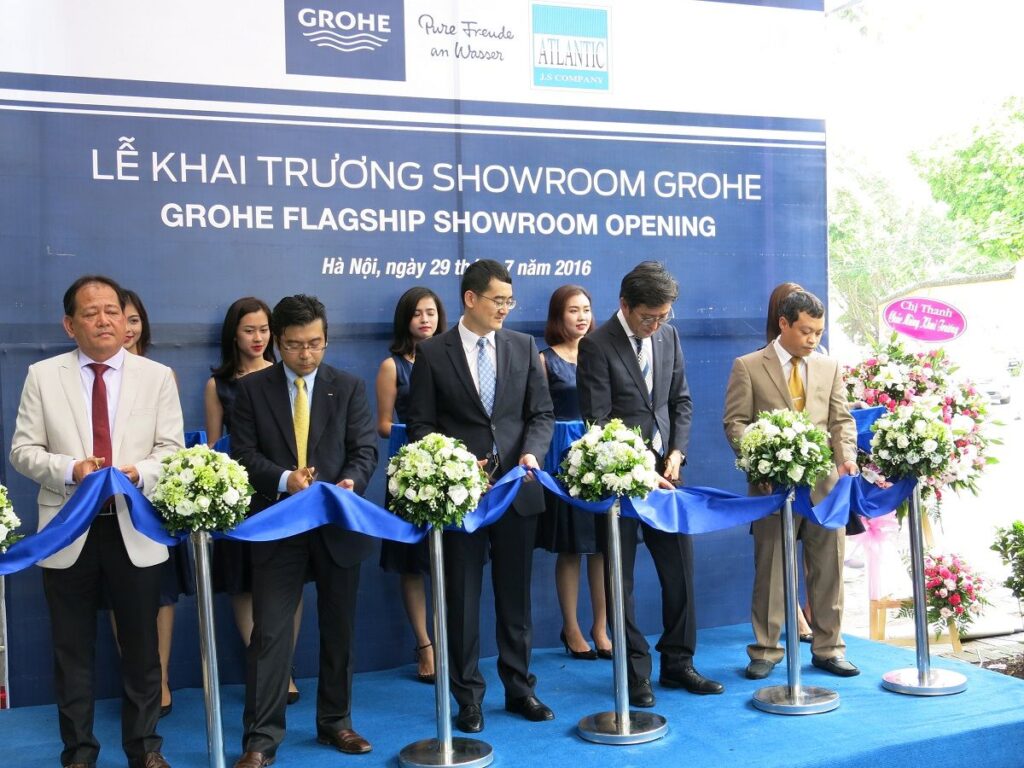 to-chuc-le-khai-truong-showroom