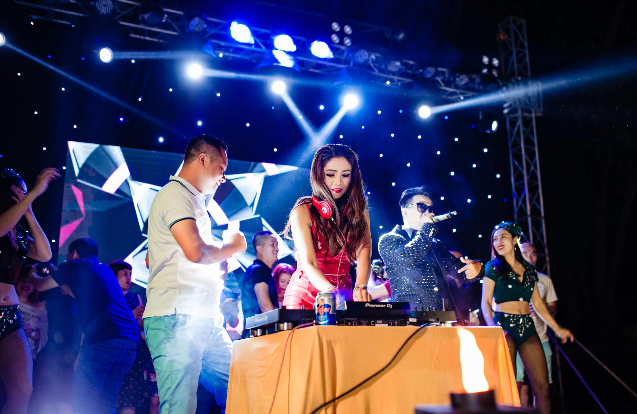 Tìm hiểu dịch vụ cho thuê DJ tiệc cưới