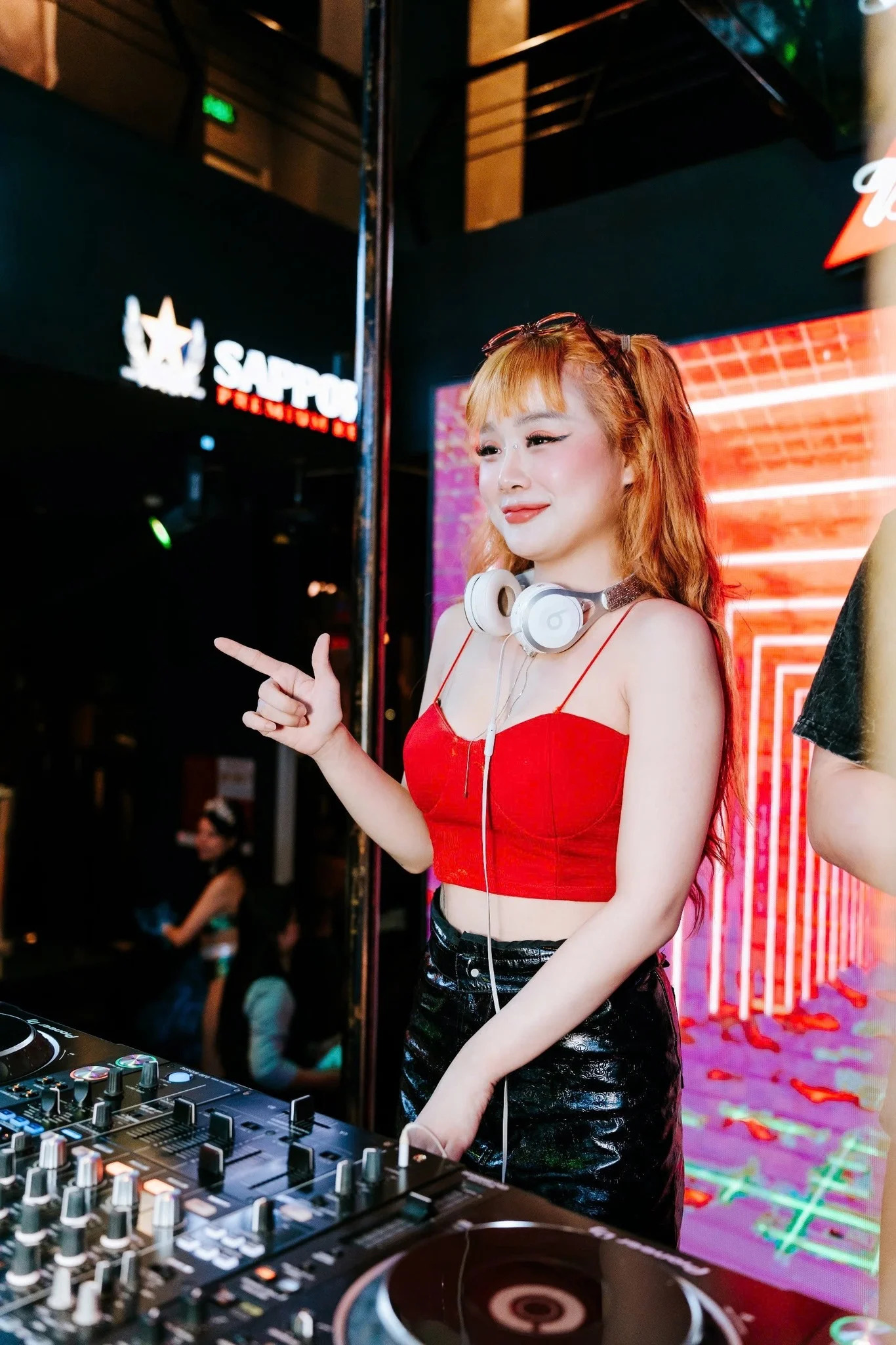 Mẹo tiết kiệm chi phí thuê DJ tiệc cưới