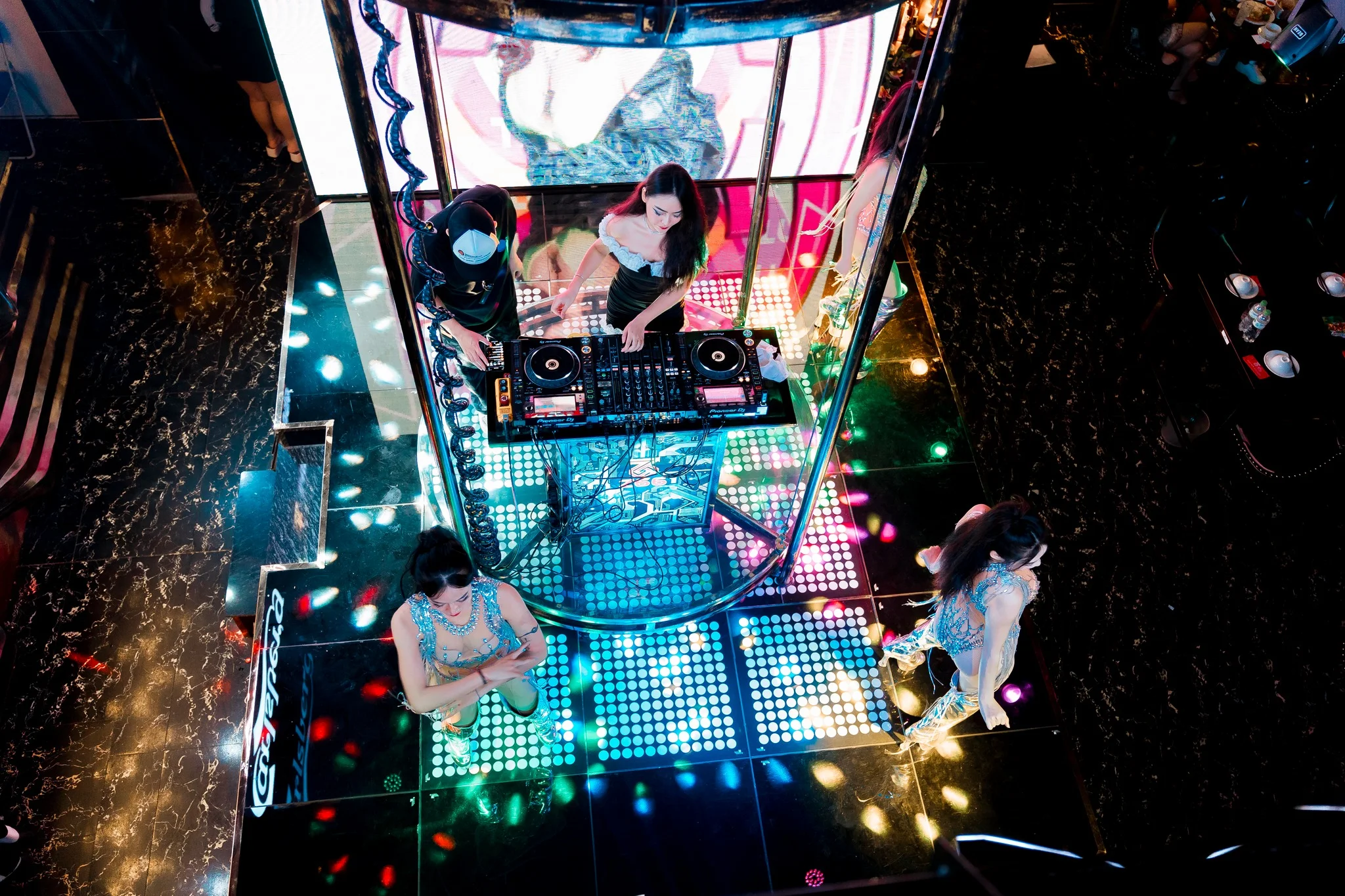 Dịch Vụ Thuê DJ Cho Quán Bar/Club