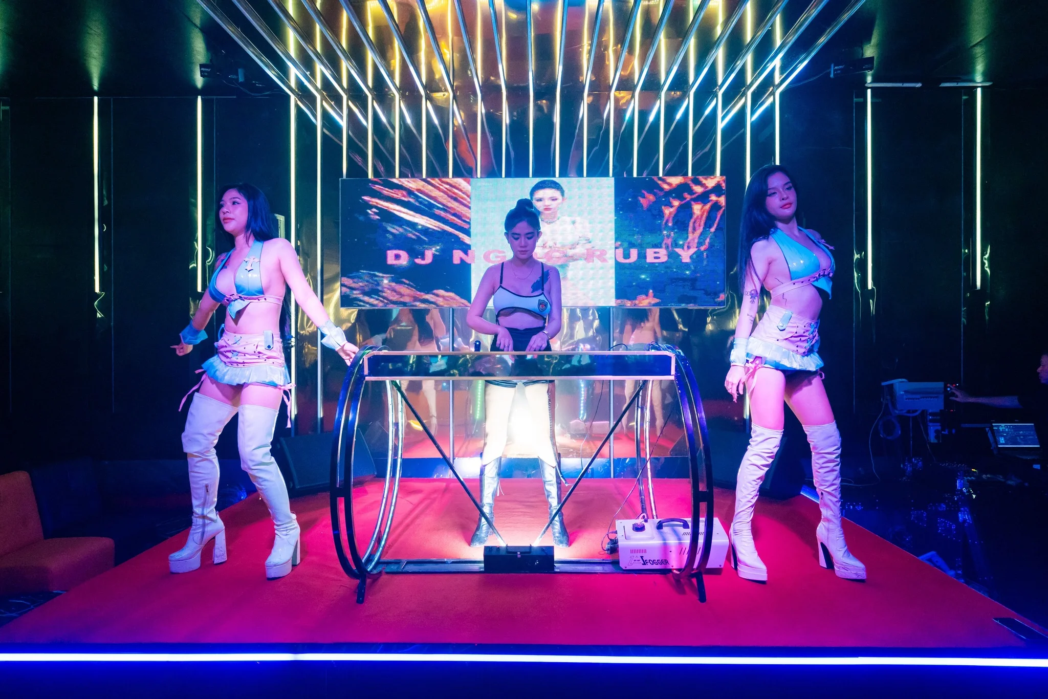 Dịch Vụ Thuê DJ Cho Sự Kiện Cá Nhân & Doanh Nghiệp Khác