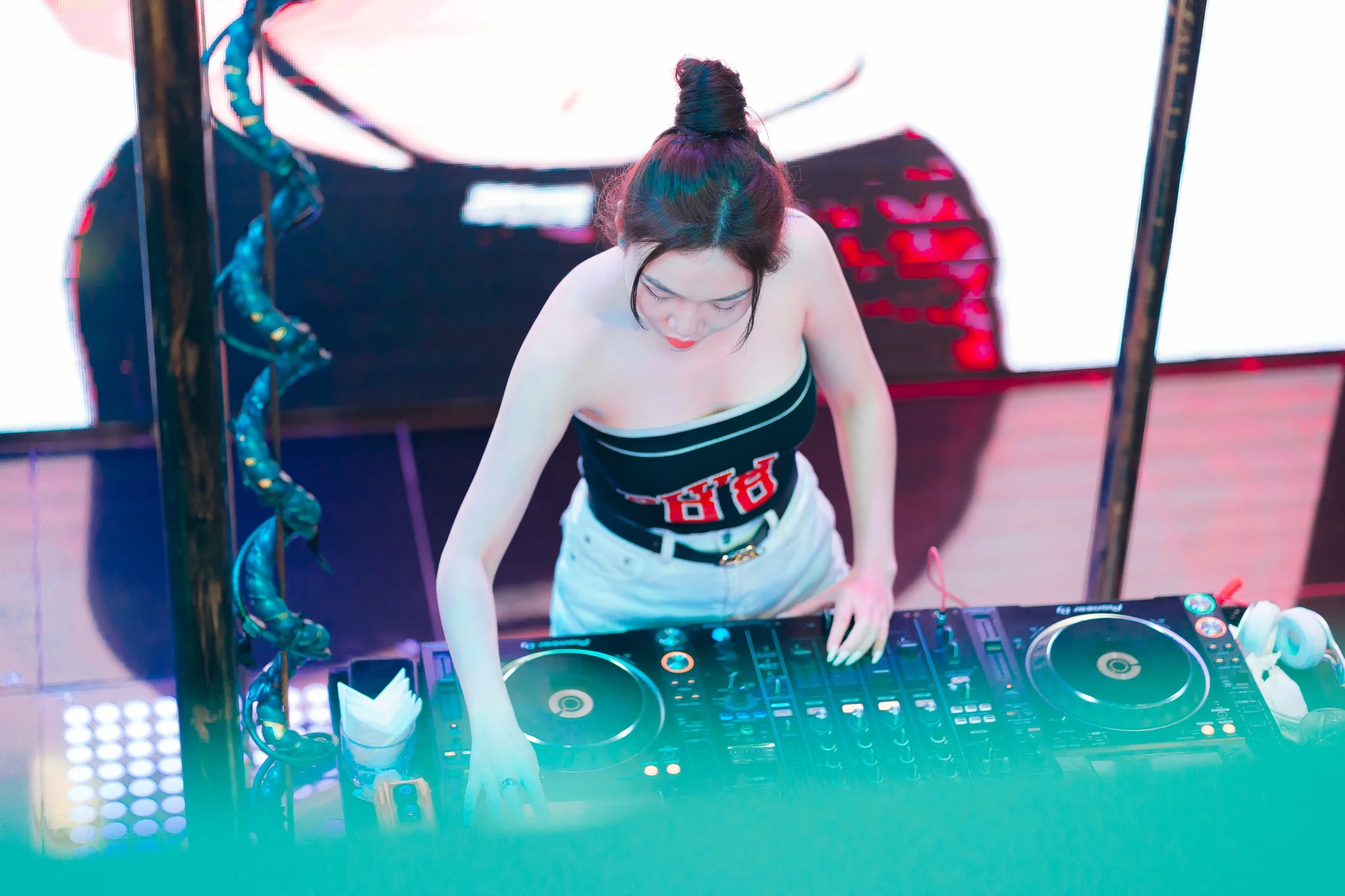 Lưu ý khi thuê DJ theo giờ chất lượng