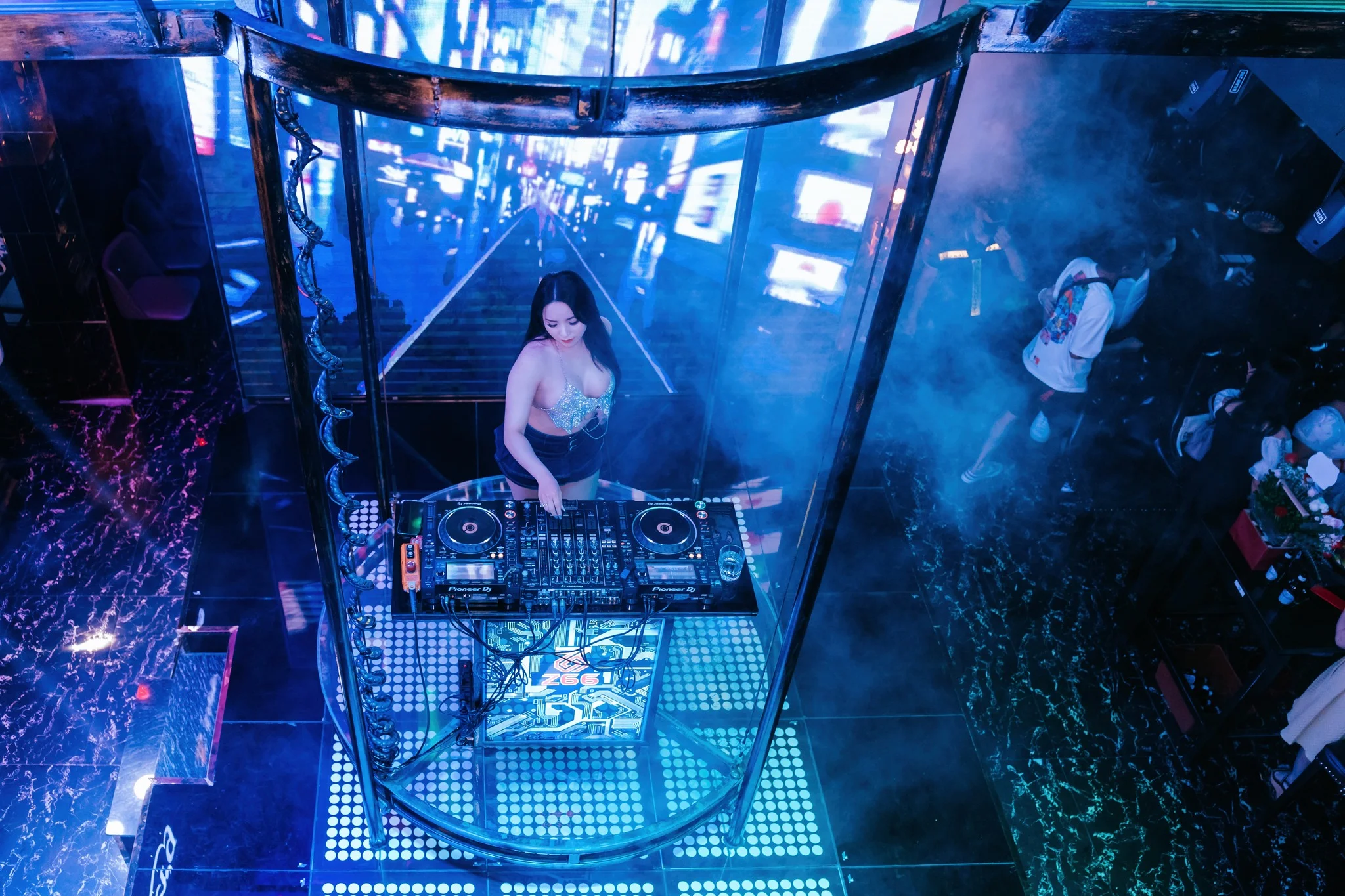 mô hình quán cafe DJ tại Việt Nam