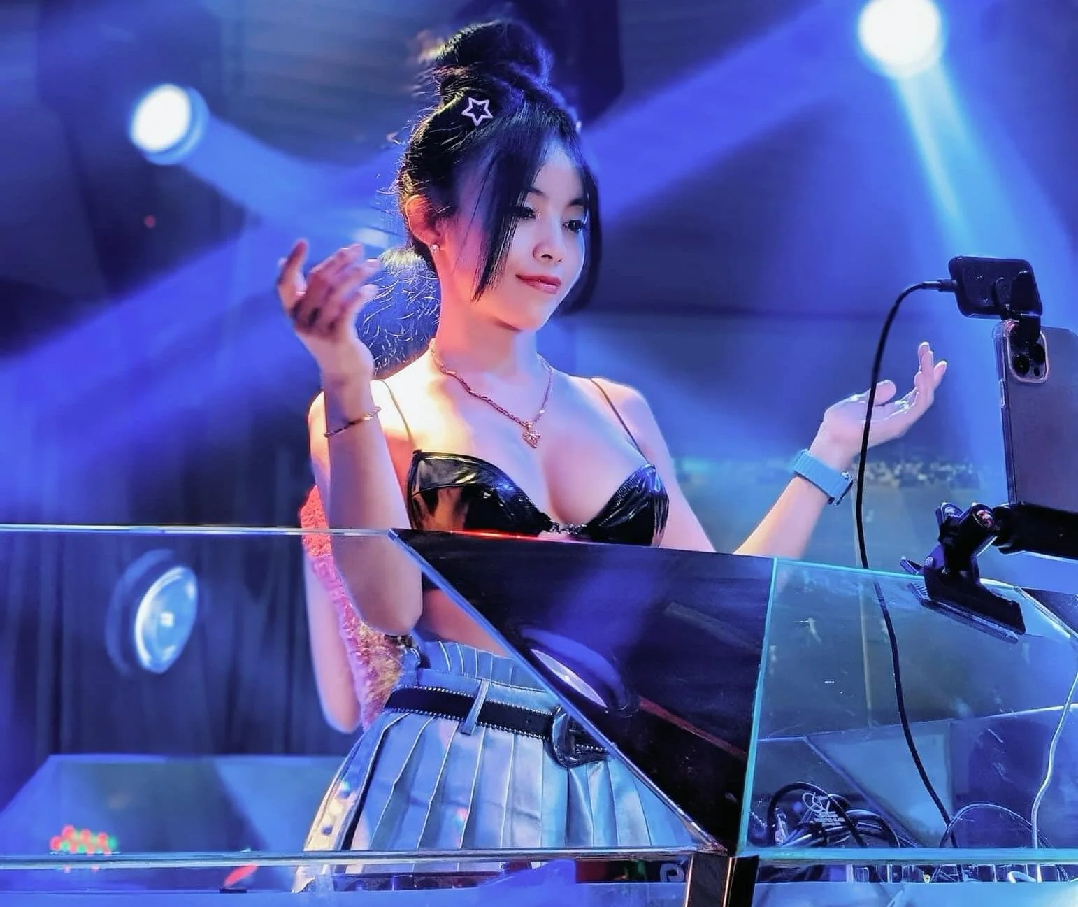 Gợi ý xác định phong cách EDM mong muốn và cấu trúc playlist hợp lý