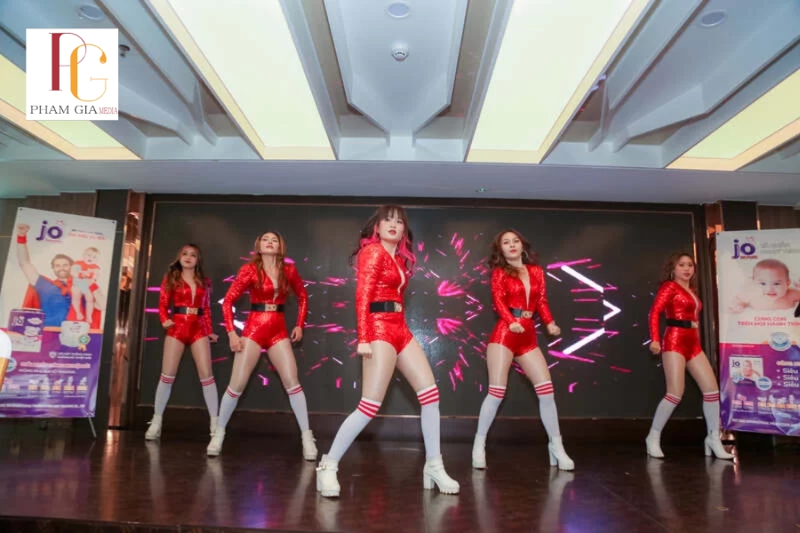 Branding dancer là gì và vì sao quyết định mức cát-xê của dancer