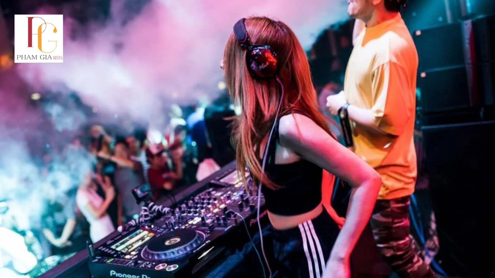 Tối ưu hồ sơ DJ chuyên nghiệp: Portfolio, hình ảnh, social, booking link