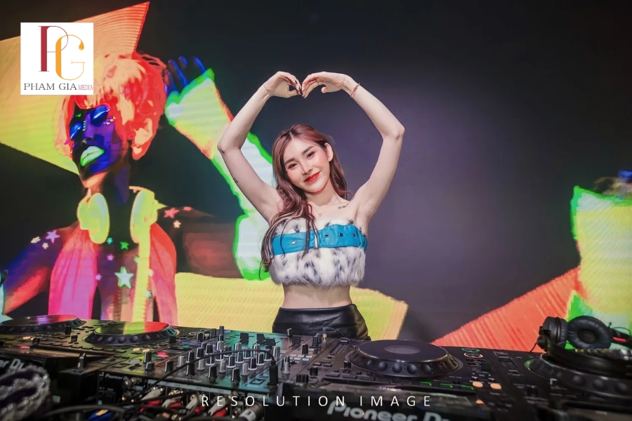 Kinh nghiệm thuê DJ Party giúp tối ưu chi phí và hiệu quả