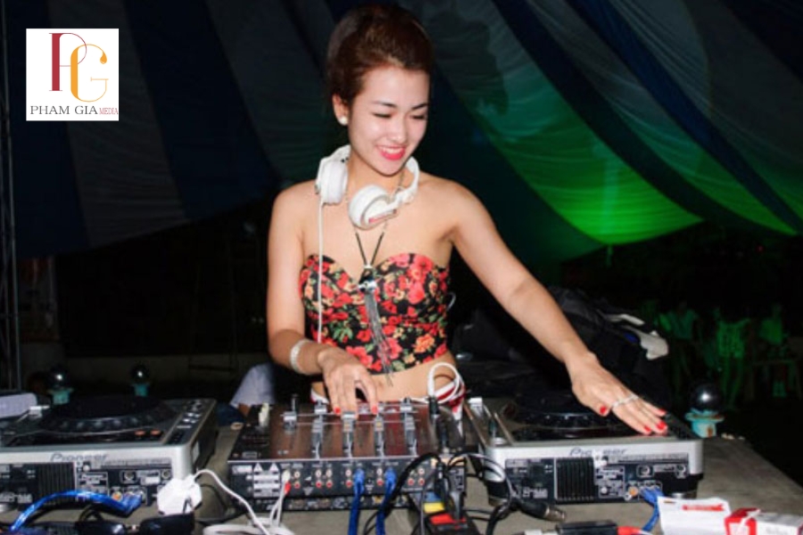 Thuê DJ Party cho tiệc công ty - Nâng tầm sự kiện doanh nghiệp