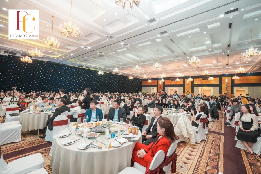 Lưu ý khi tổ chức tiệc cuối năm về mục tiêu và ngân sách