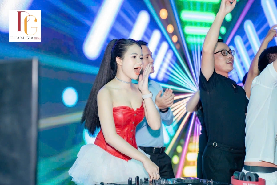 Vì sao nên thuê DJ party giá rẻ thay vì tự chuẩn bị âm nhạc?