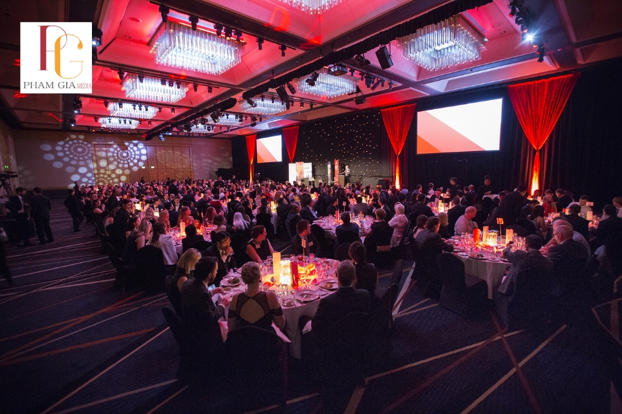 Vì sao cần tổ chức tiệc cuối năm công ty lớn chuyên nghiệp?