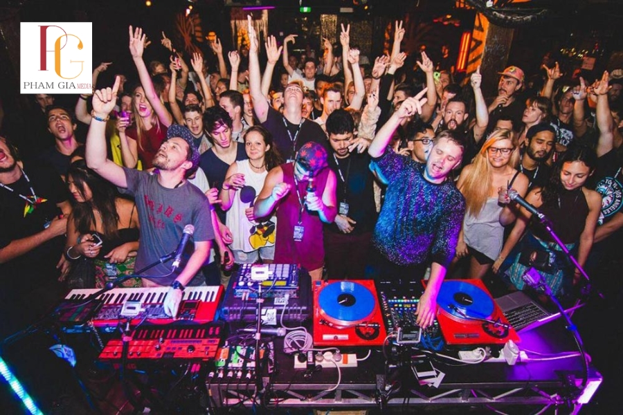 DJ Party Chủ Đề Là Gì Và Vì Sao Trở Thành Xu Hướng 2026?