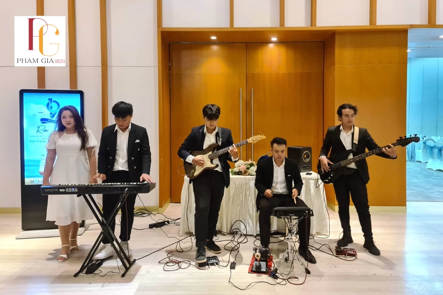 Tổng quan về dịch vụ band nhạc tiệc cuối năm