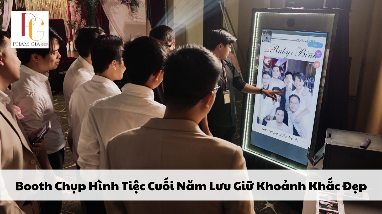 Booth Chụp Hình Tiệc Cuối Năm Lưu Giữ Khoảnh Khắc Đẹp