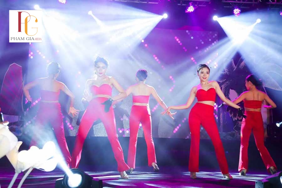 Các phong cách biểu diễn phổ biến của nhóm nhảy tiệc cuối năm