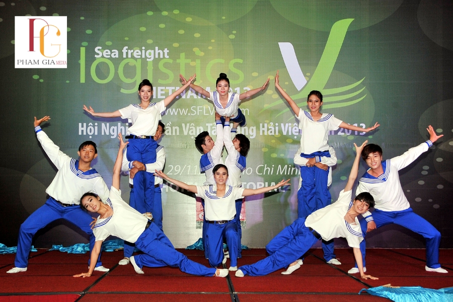 Nhóm nhảy tiệc cuối năm là gì và vì sao ngày càng được ưa chuộng?