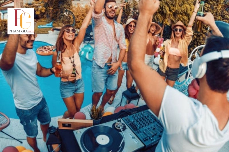 Lợi ích khi thuê DJ Pool Party cho sự kiện