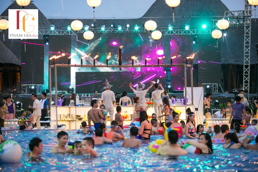 DJ Pool Party là gì và vì sao thuê DJ Pool Party ngày càng được ưa chuộng?