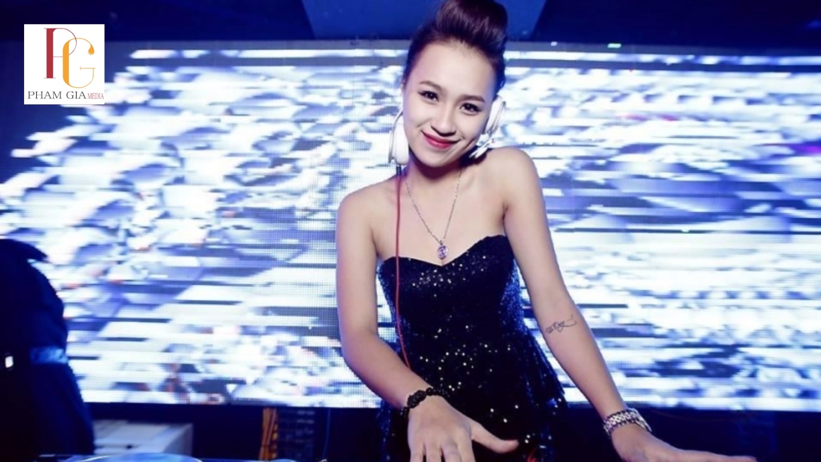Thuê DJ Club Chuyên Nghiệp Khuấy Động Không Gian Đỉnh Cao
