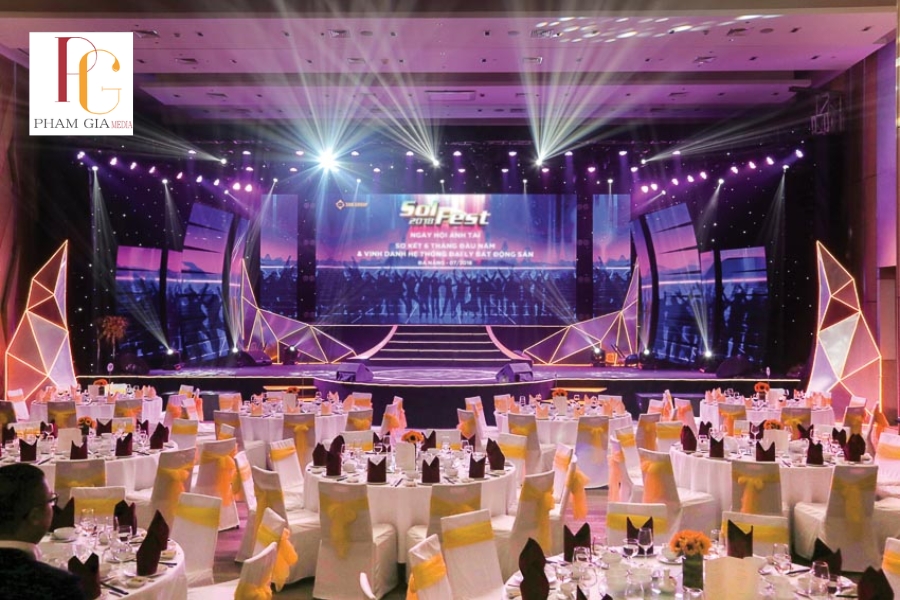Trang Trí Year End Party theo concept chủ đề doanh nghiệp
