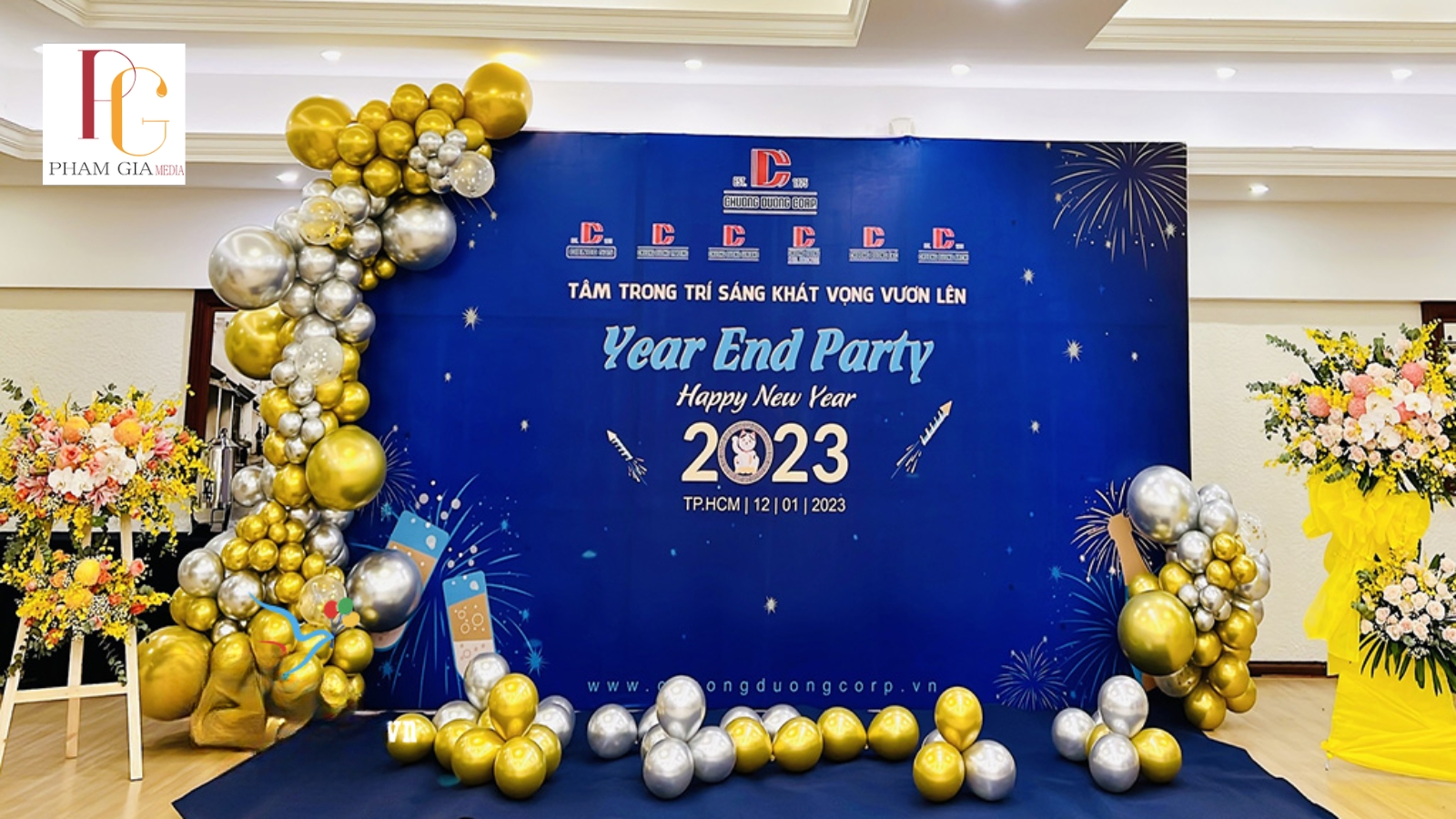 Backdrop Year End Party Thiết Kế Đẹp, Thu Hút Mọi Ánh Nhìn