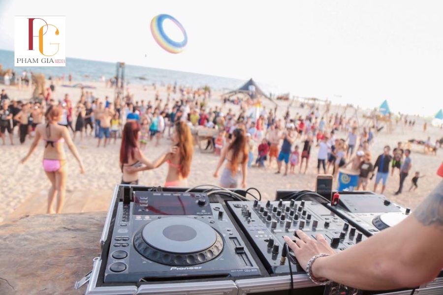 Dịch vụ Thuê DJ Beach Party tại Phạm Gia Media