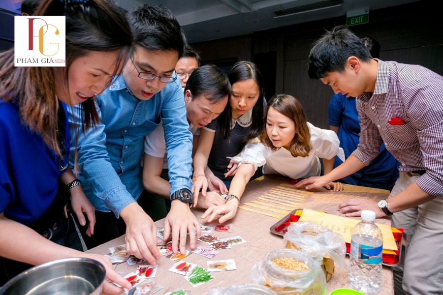 Vì sao trò chơi Year End Party trở thành hoạt động không thể thiếu?
