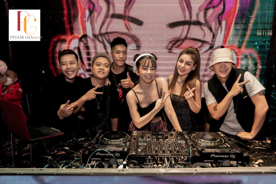 Vì sao nên thuê DJ cho Rooftop Party?
