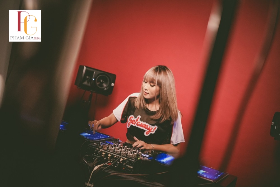 Kinh Nghiệm Chọn Dịch Vụ Thuê DJ Doanh Nghiệp Phù Hợp