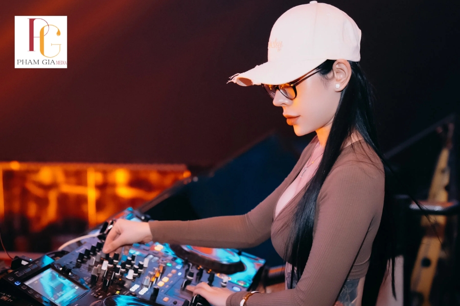 Quy trình thuê DJ Party ngắn hạn tại Phạm Gia Media