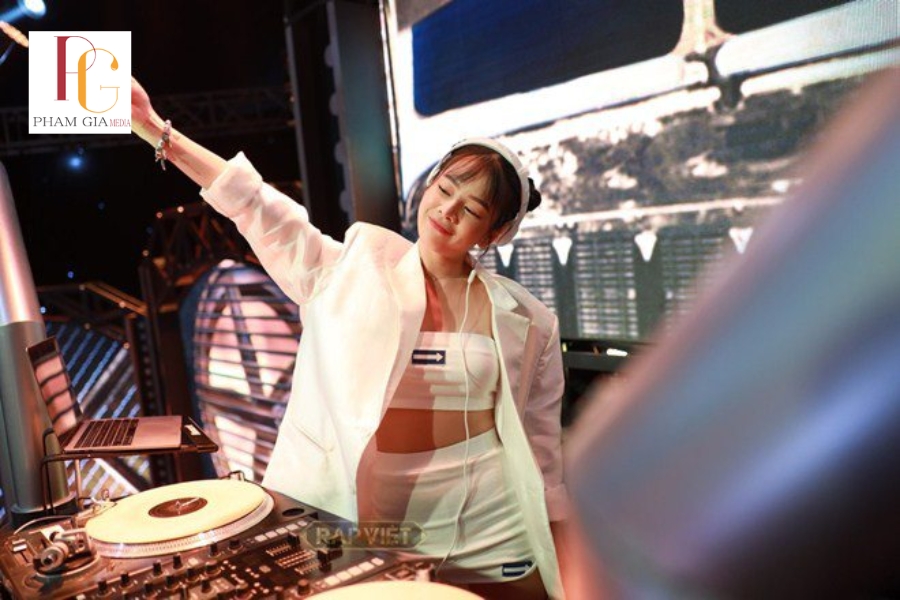 Vì sao nên chọn Phạm Gia Media khi thuê DJ Rooftop Party?