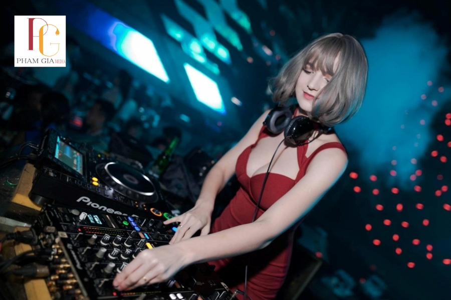 Những điều cần biết khi thuê DJ Rooftop Party